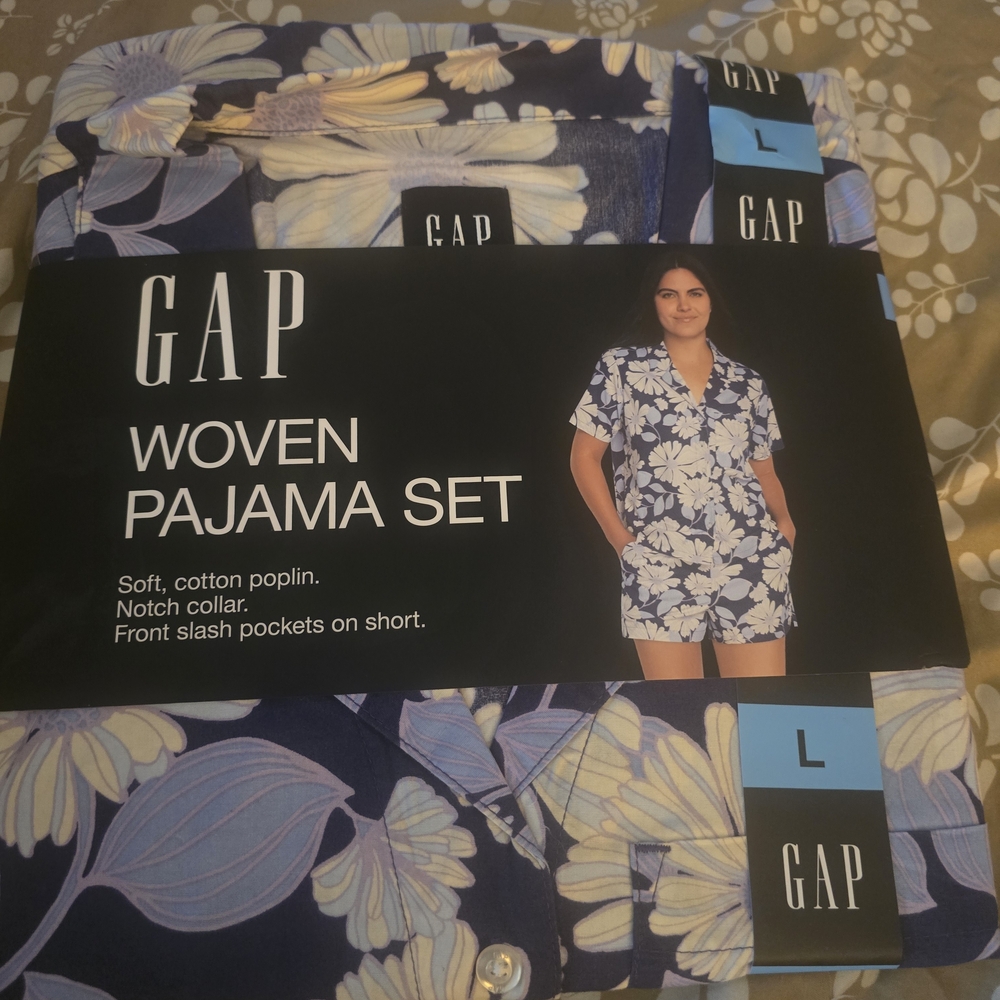 GAP Women's Navy and White Floral Pajama Set NWT